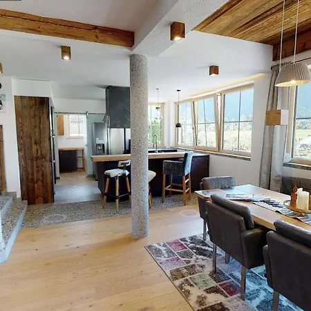 Da Zillertaler Und Geigerin Mayrhofen