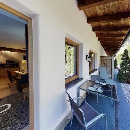 齐勒与小提琴公寓